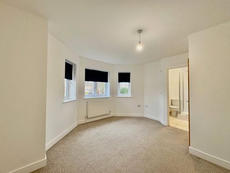 Grove Cross Road, Frimley, Camberley, Surrey, GU16 - Photo 2