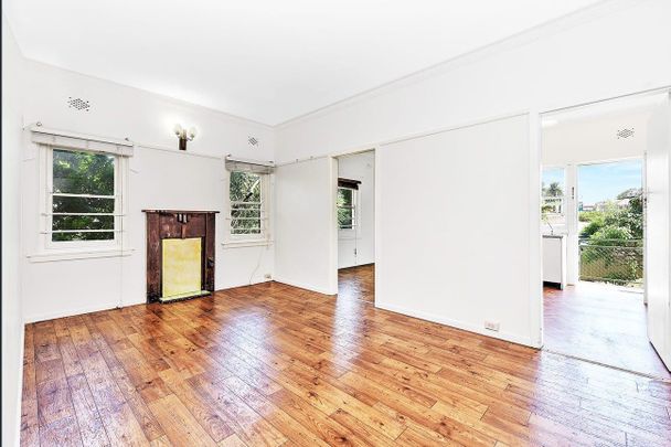 Spacious Two-Bedroom Apartment with Sunroom - Photo 1