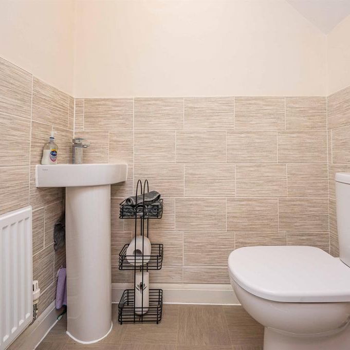 5 bedroom property to rent - Photo 1