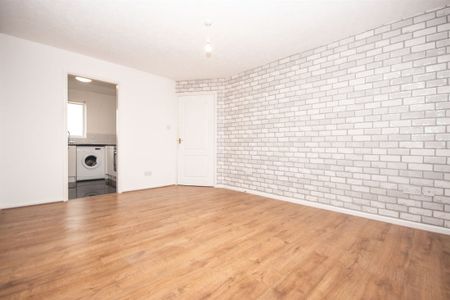 2 bedroom apartment - Photo 2