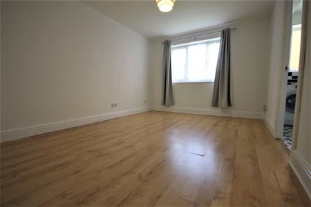 Redford Close, Feltham,TW13 - Photo 2