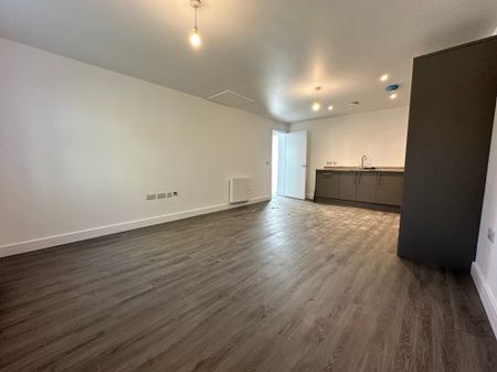 High Street, March - Photo 5