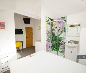 1 bedroom in a flat share to rent - Photo 1