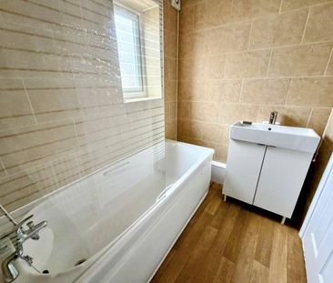 2 bedroom semi-detached house to rent - Photo 4