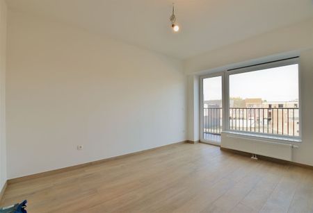 Prachtig dakappartement met terras, gelegen in het hartje van Sint-Gillis-Dendermonde. - Photo 3