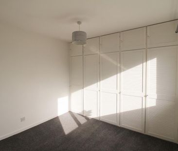 2 bedroom end of terrace house to rent - Photo 4