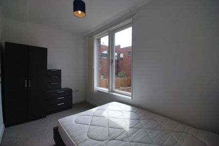 3 bedroom mews to rent - Photo 4