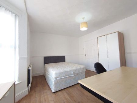 3 bedroom terraced house to rent - Photo 3
