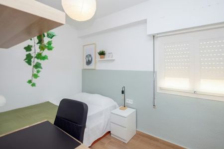 Carrer de la Pianista Empar Iturbi, Valencia, Valencian Community 46007 - Photo 3