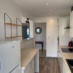 Location Appartement 4 pièces 69m² PORT DE BOUC 13110 - Photo 3