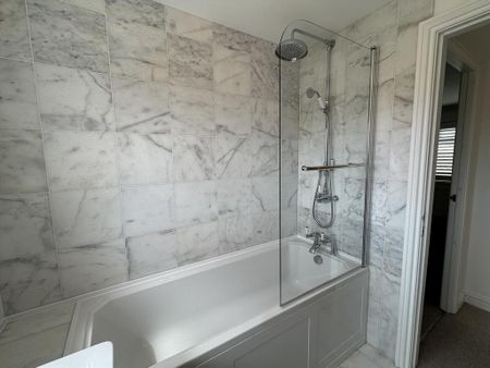 4 bedroom detached house to rent - Photo 5