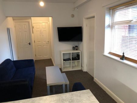 6 Bed Terraced House, Brailsford Road, M14 - Photo 2