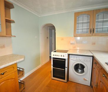 2 bedroom semi-detached bungalow to rent - Photo 6