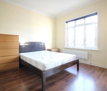 Nicholes Road, Hounslow - Photo 2