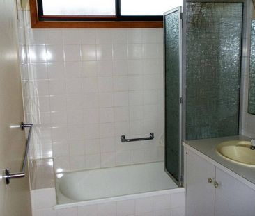 Very Spacious Unit! - Photo 6