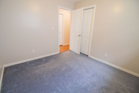 **ALL INCLUSIVE** BEAUTIFUL MAIN UNIT IN WELLAND!!! - Photo 4