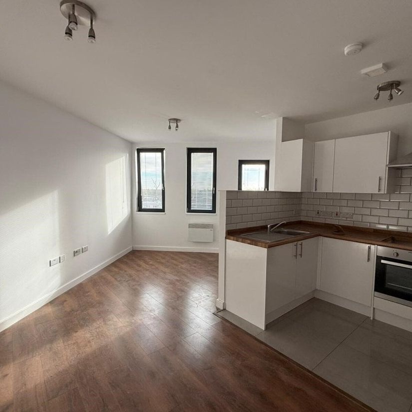 PETERBOROUGH - Photo 1