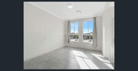 STYLISH FAMILY HOME - Photo 5