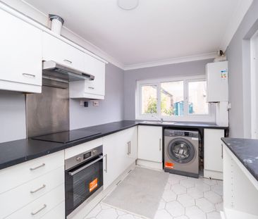 3 bedroom mid terraced house to rent, - Photo 3