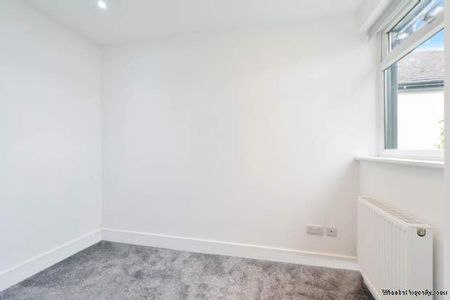 3 bedroom property to rent in Epsom - Photo 5