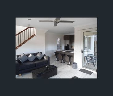 3 bedroom house, 10min walk to Carseldine train station - Photo 3