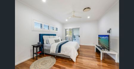 Beautiful 5 Bedroom Home in Coral Cove! - Photo 2