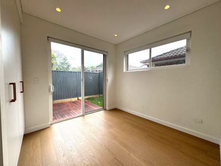 NEAR NEW GRANNY FLAT - 1 BEDROOM - Photo 5