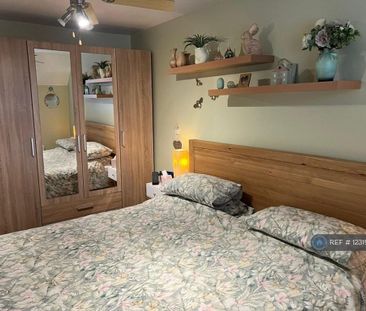 3 bedroom semi-detached house to rent - Photo 6