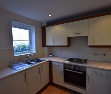 2 bedroom flat to rent - Photo 2