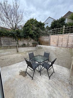 Room in a Shared House, Cairns Crescent, BS2 - Photo 1
