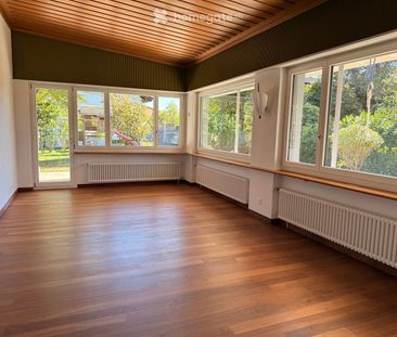 Charmantes, freistehendes 5.5-Zimmer-Einfamilienhaus mit großem Gar... - Photo 2