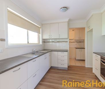 Convenient East Location - Photo 4