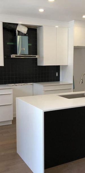 5 1/2 Renové,stationnement,cours Privé - Photo 1