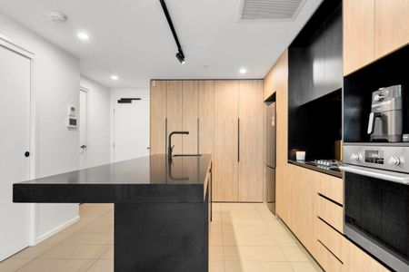 Fully Furnished Apartment In Prime Location! - Photo 4