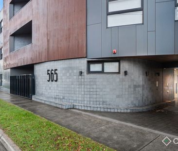 Stylish 2-Bedroom Apartment in the Heart of Camberwell - Photo 6