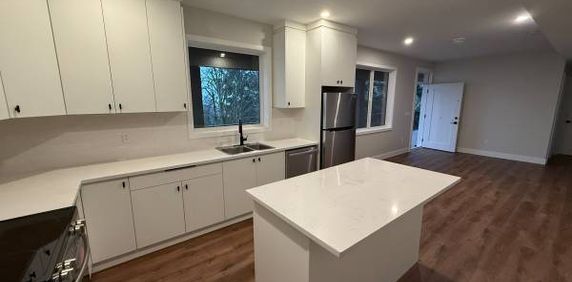 Spacious 2 Bedroom Unit with a View! - Photo 2