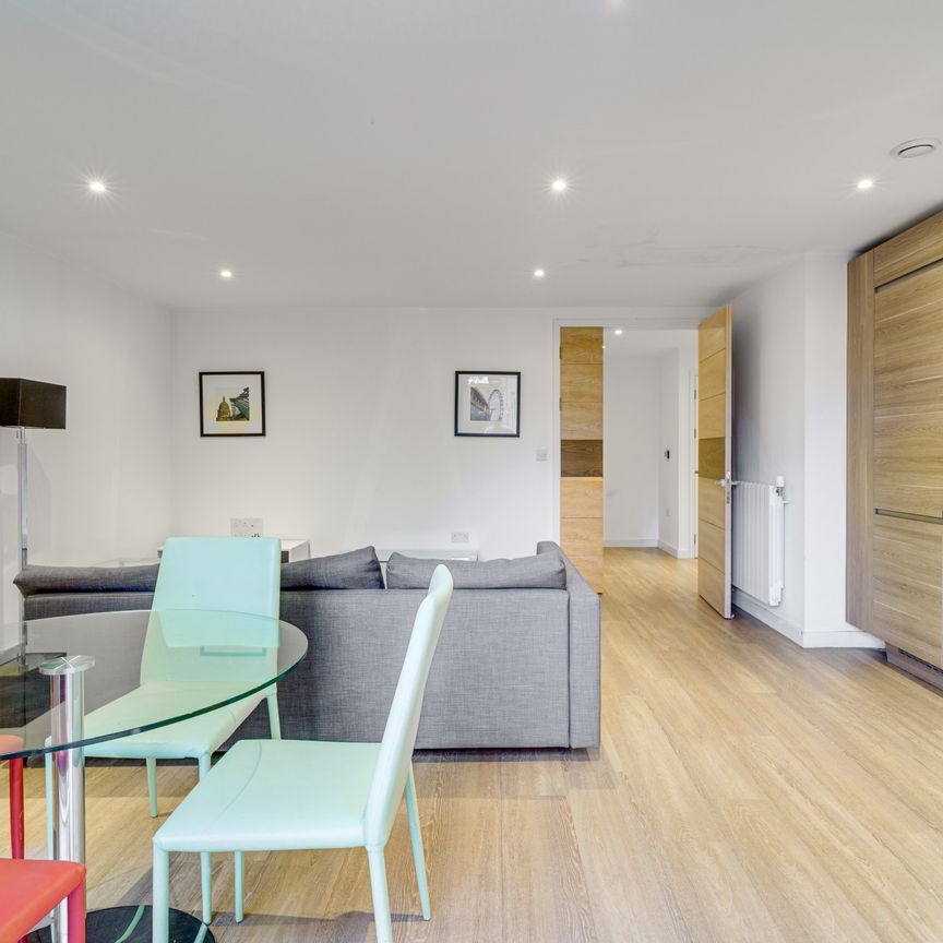 Baroque Gardens, SE16, London - Photo 1