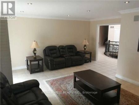 Detached Home For Lease | N9238897 - Photo 4