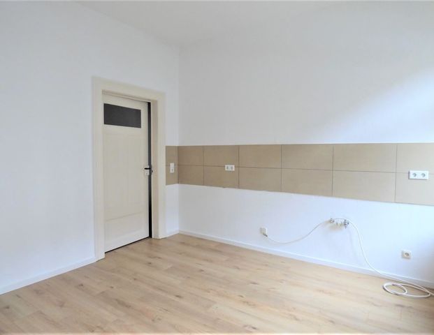 SINGLES AUFGEPASST! Ruhige 1 Raum Wohnung mit großer Wohnküche in Gohlis, Bad mit Fenster, Wanne - Foto 1