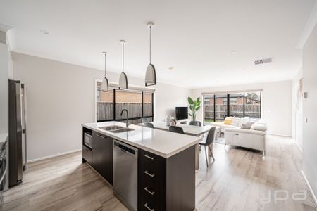 COMFORTABLE FAMILY HOME IN A CONVENIENT LOCATION! - Photo 3