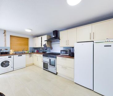 1 bedroom Flat To Let - Photo 5