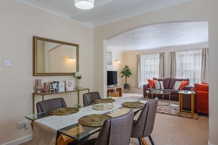 3 bedroom flat to rent - Photo 2