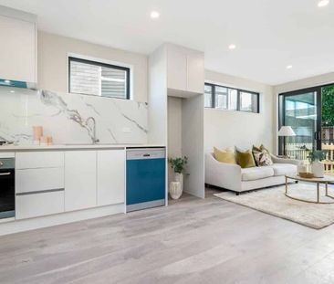 Spacious 3-Bedroom Townhouse with Private Garden - Photo 5