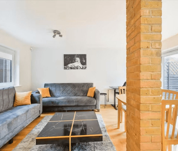 St. Michaels Close, London, E16 - Photo 4