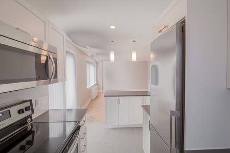 4555 Bonavista Avenue - Photo 2