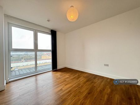 3 bedroom flat to rent - Photo 5