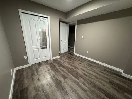 Beautiful 4 Bed 3.5 Bath Full House in Timberlands - Photo 3