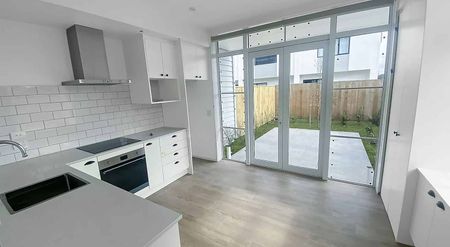 Waltham's Hidden Gem - Photo 2