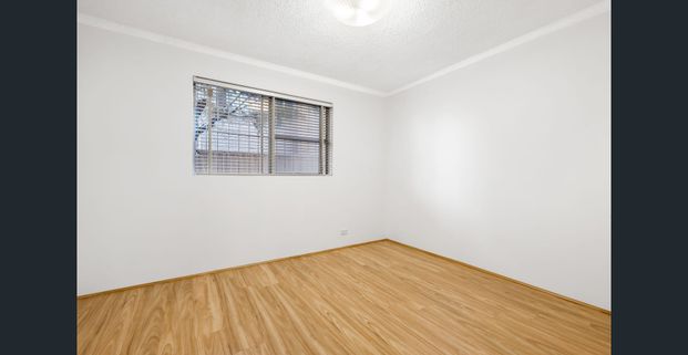 Renovated 1-bedroom apartment - Photo 1
