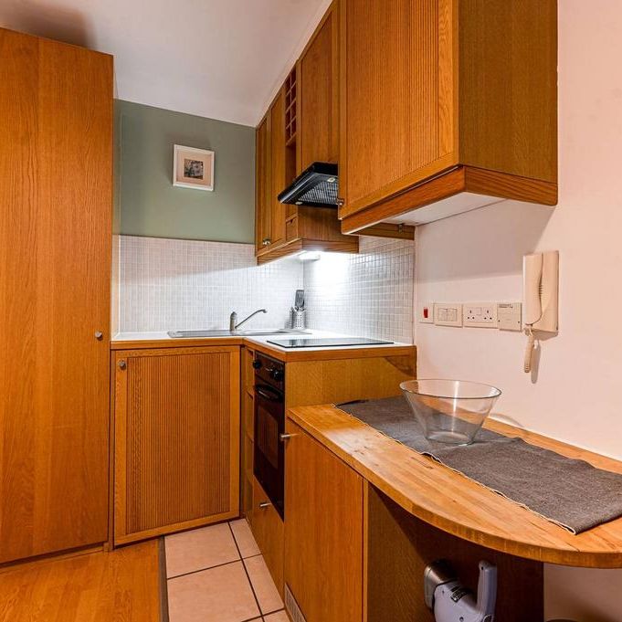 Studio to rent - Photo 1